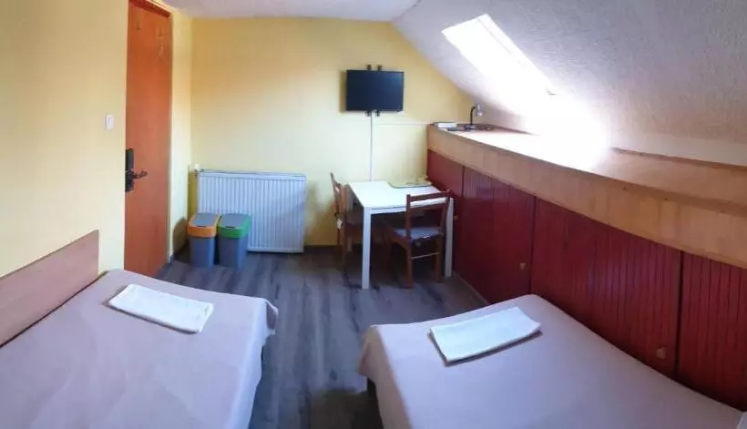 Fotos del hotel Jáde Panzió:  6