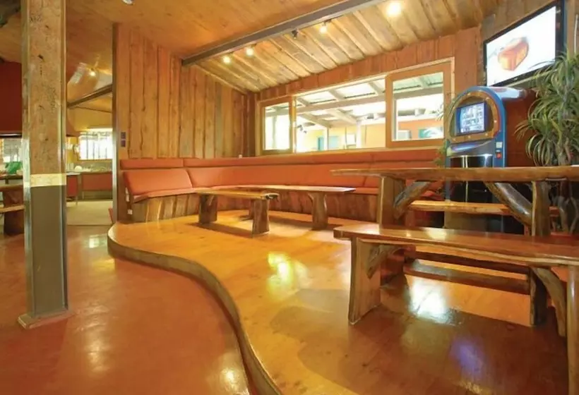 Fotos del hotel Dougies Backpackers Resort:  3