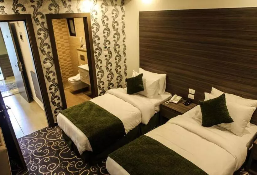 Fotos del hotel Almond Hotel Apartments:  2