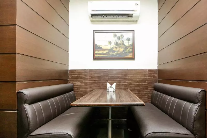 Fotos del hotel Lucky Hotel Goregaon:  2