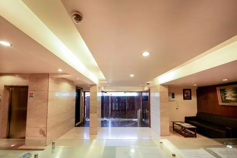 Fotos del hotel Lucky Hotel Goregaon:  6