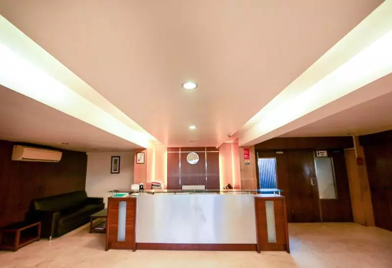 Fotos del hotel Lucky Hotel Goregaon:  9