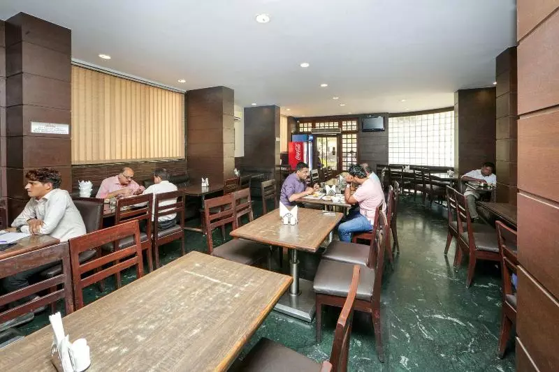 Fotos del hotel Lucky Hotel Goregaon:  10