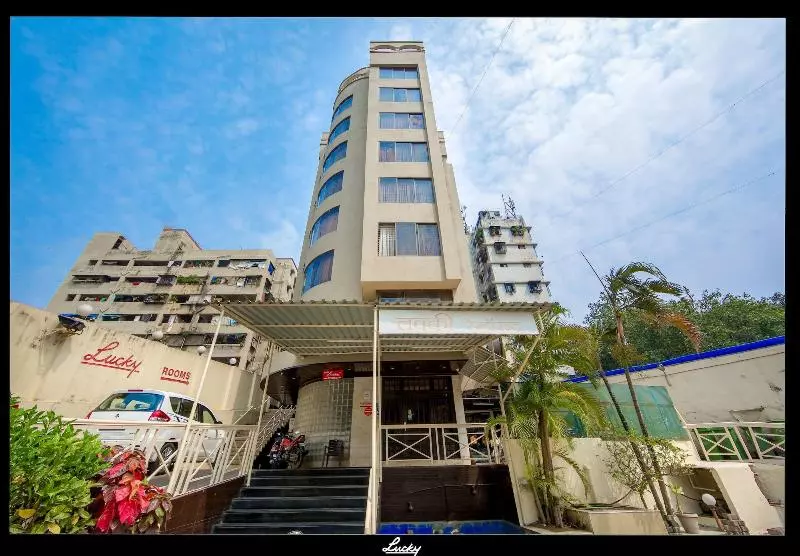 Fotos del hotel Lucky Hotel Goregaon:  11
