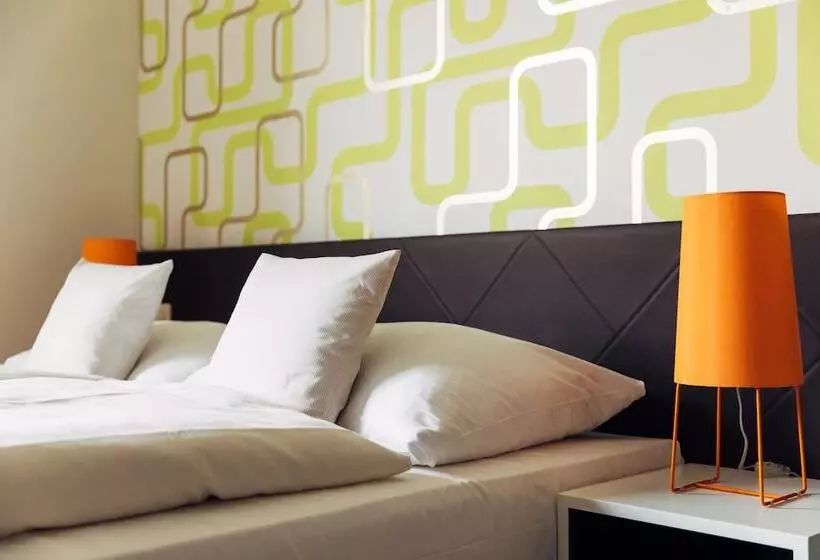 Fotos del hotel Harry S Home  & Apartments:  3
