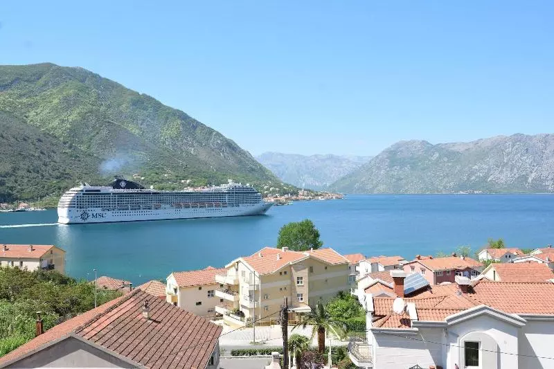 Fotos del hotel Rooms & Apartments Dobrotski Dvori:  9
