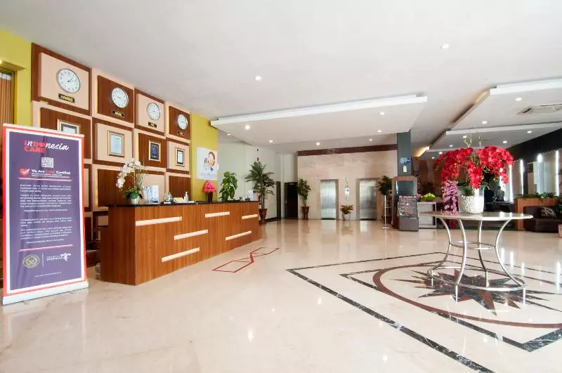 Fotos del hotel Kyriad Grand Master  Purwodadi:  4