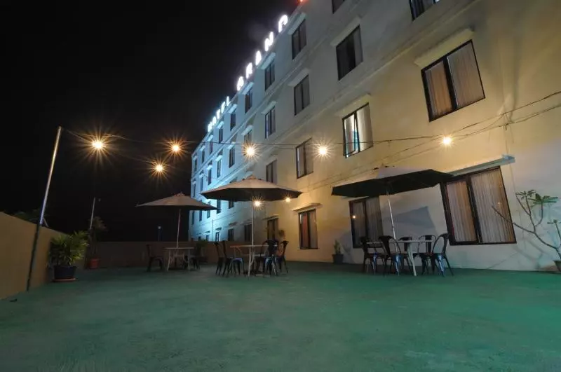 Fotos del hotel Kyriad Grand Master  Purwodadi:  13