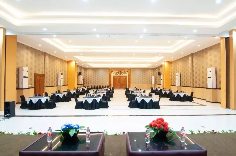 Fotos del hotel Kyriad Grand Master  Purwodadi:  12