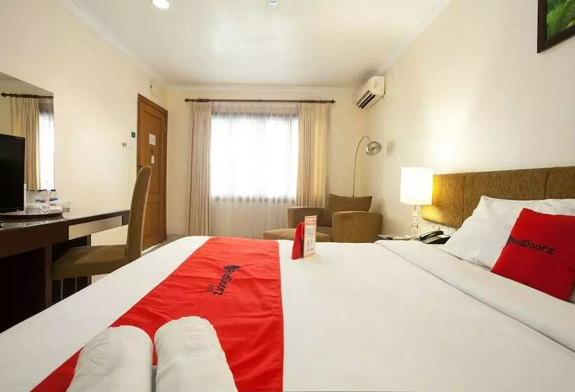 Fotos del hotel Reddoorz Premium @ Raya Nginden:  23