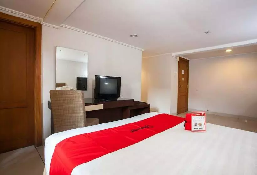 Fotos del hotel Reddoorz Premium @ Raya Nginden:  9