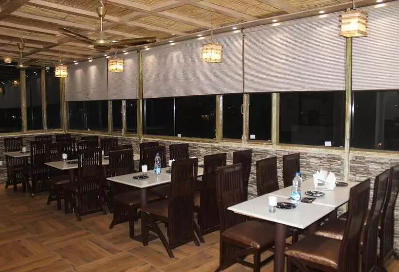 Fotos del hotel Shivaay Grand:  11