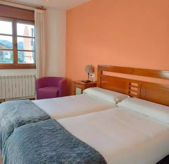 Fotos del hotel Rural Foncubierta:  5
