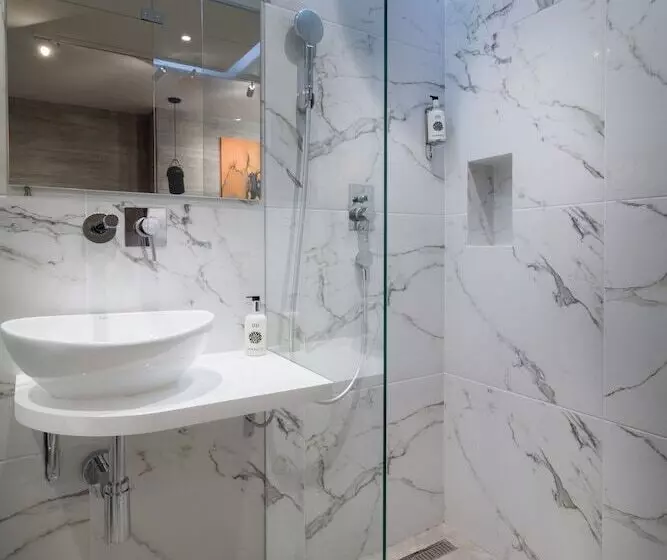 Fotos del hotel Level Luxury Suites:  23