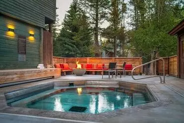 Buffalo Mountain Lodge - Banff