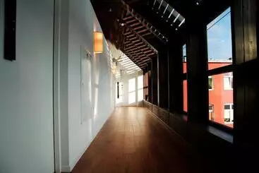 弗罗茨瓦夫市中心格拉纳达套房酒店 - 弗罗茨瓦夫