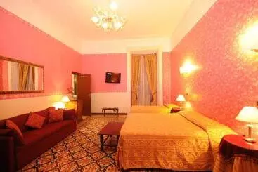 Sweet Home - Roma