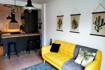 Pintoresco Piso A 5 Min De La Playa Wifi/netflix - Ares