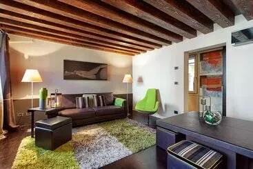 Charming House Iqs - Venetsia