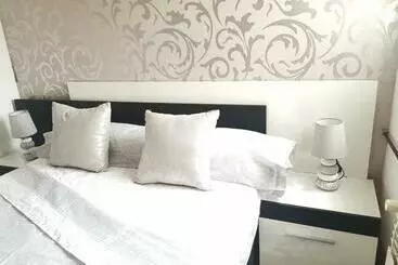 Piso Amplio De 3 Habitaciones, Calefacción, Ascensor Y Parking - Burriana