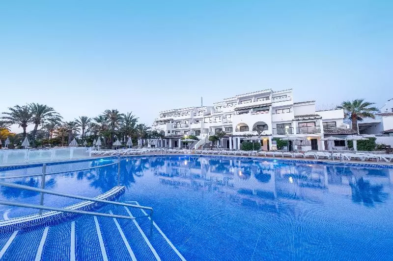 FERGUS Style Bahamas