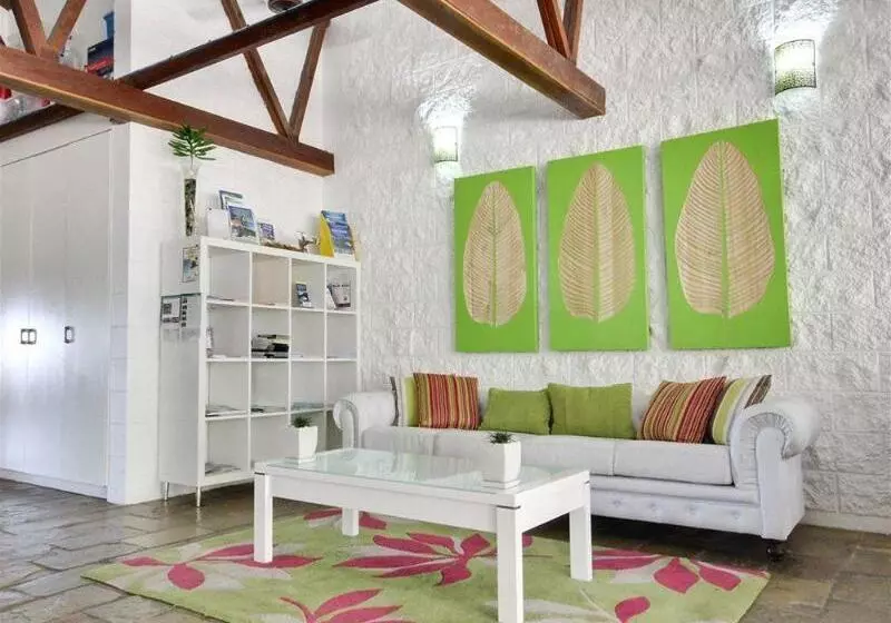 Colonial Palms Motor Inn