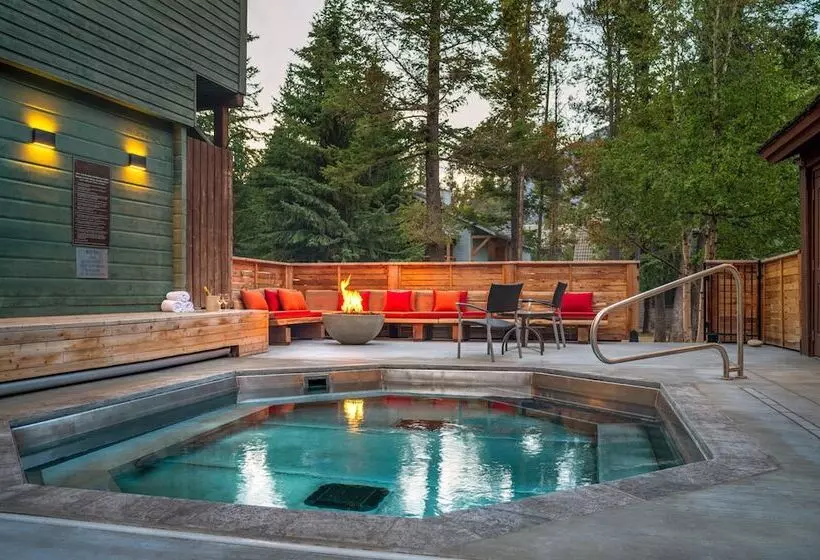 Buffalo Mountain Lodge