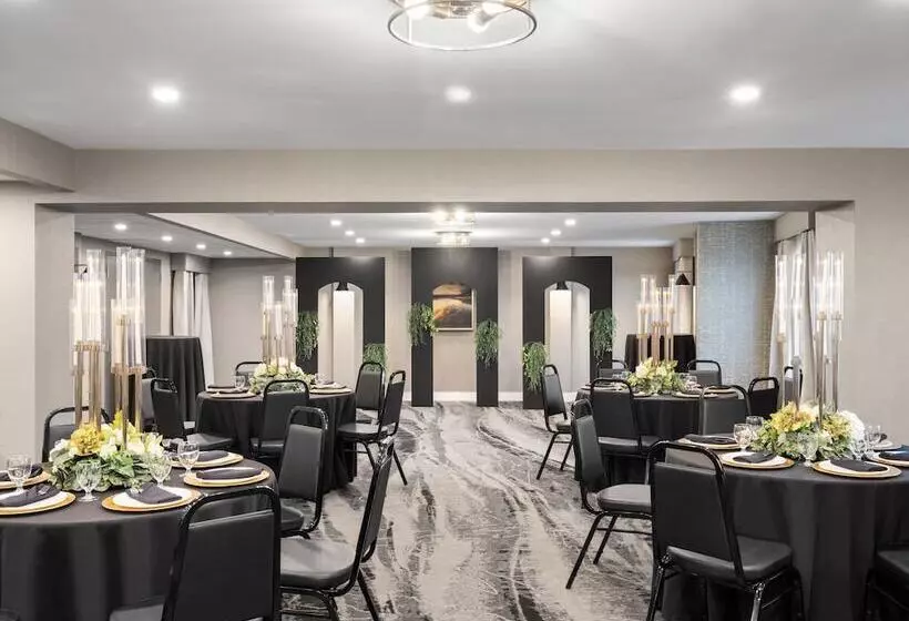 Fotos del hotel Holiday Inn Calgary Airport, An Ihg:  15