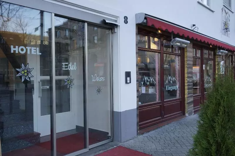 Fotos del hotel Edel Weiss:  9