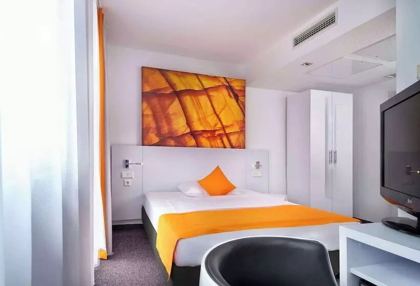 Fotos del hotel Wyndham Garden Duesseldorf City Centre Koenigsallee:  8