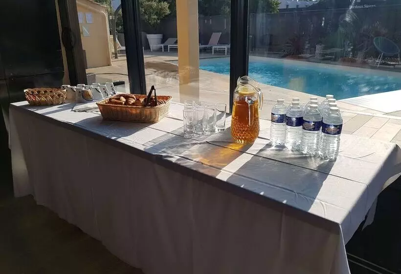 Fotos del hotel Kyriad Carcassonne Aéroport:  4