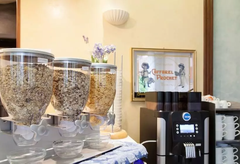 Fotos del hotel Nella:  10