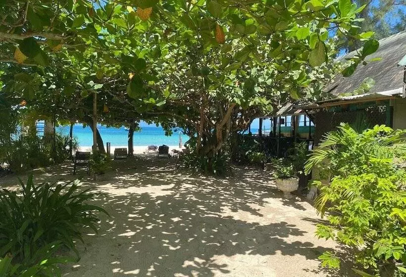 Fotos del hotel Firefly Beach Cottages And Suites:  3