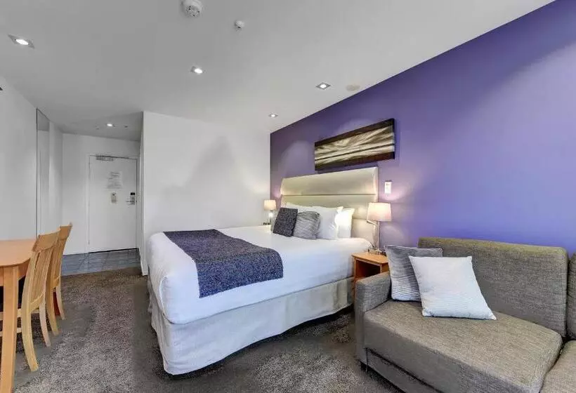 Trailways Hotel Nelson