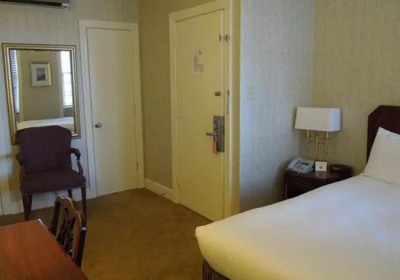 Dupont Circle Embassy Inn By Found