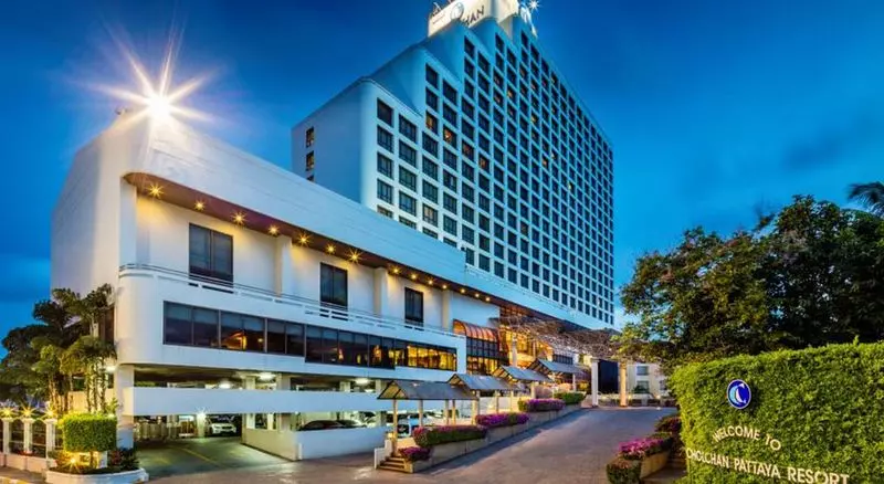 Fotos del hotel Cholchan Pattaya Beach Resort:  10