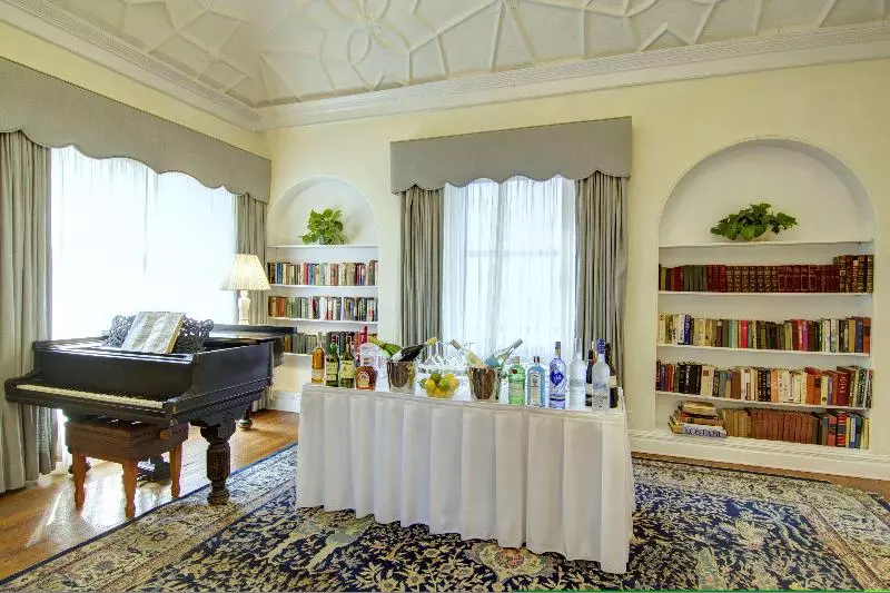 Fotos del hotel Roger Smith:  11