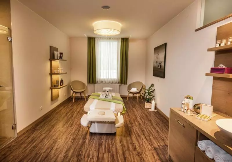 Fotos del hotel österreichischer Hofim Bademantel Direkt In Die Alpentherme:  2