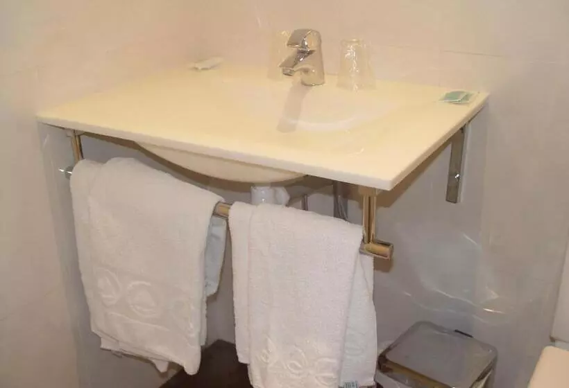 Fotos del hotel Hôtel Lebron:  4