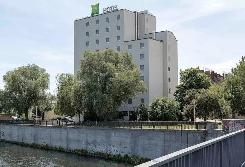 Fotos del hotel Ibis Styles Berlin Treptow:  18