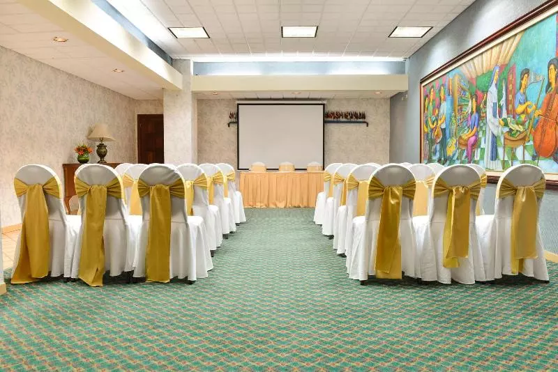 Fotos del hotel Plaza Del Libertador:  5