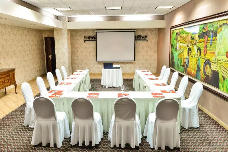 Fotos del hotel Plaza Del Libertador:  12