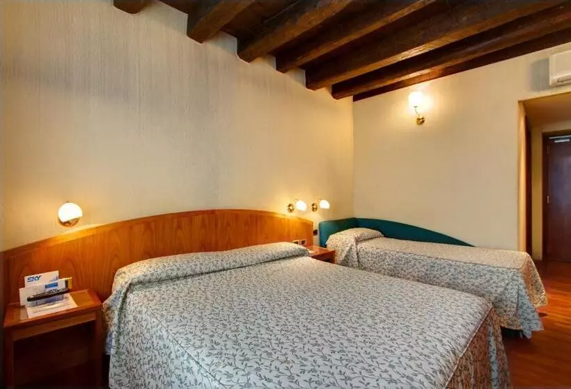 Fotos del hotel Corot:  8