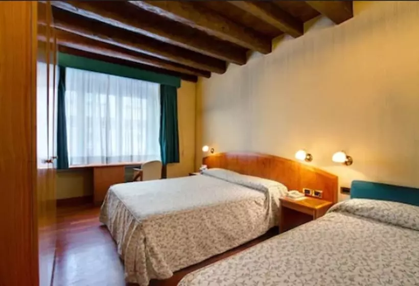 Fotos del hotel Corot:  18