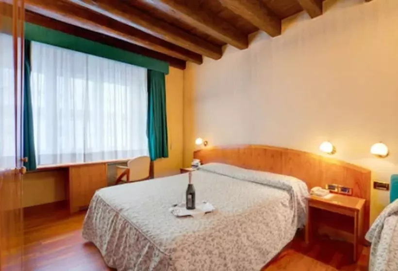 Fotos del hotel Corot:  22