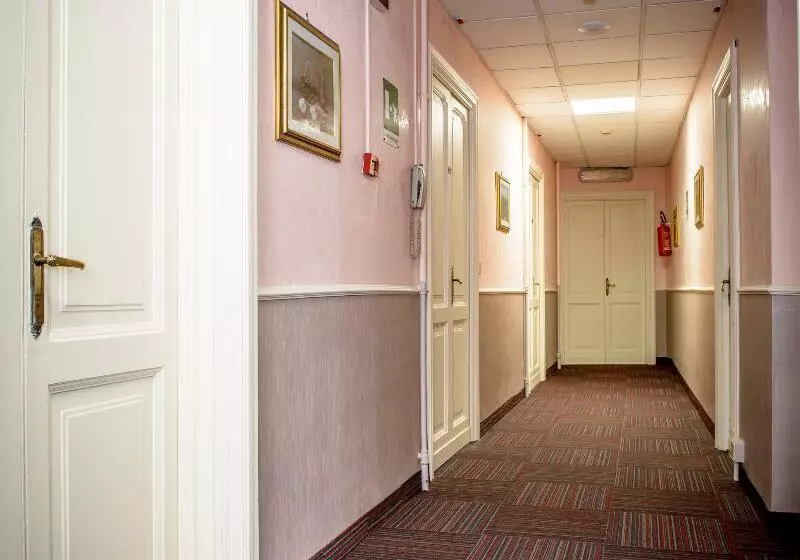 Fotos del hotel Emmaus:  3