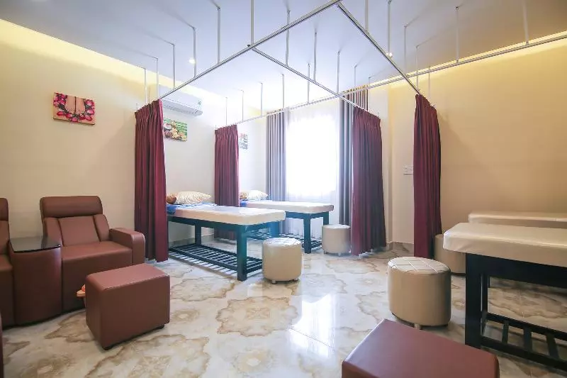 Fotos del hotel Reddoorz Premium @ Nguyen Thai Son Street:  6