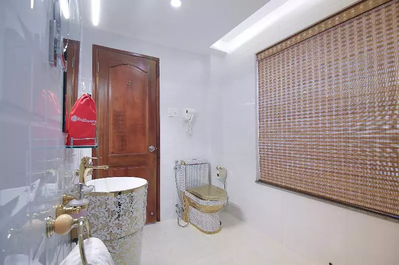 Fotos del hotel Reddoorz Premium @ Nguyen Thai Son Street:  15
