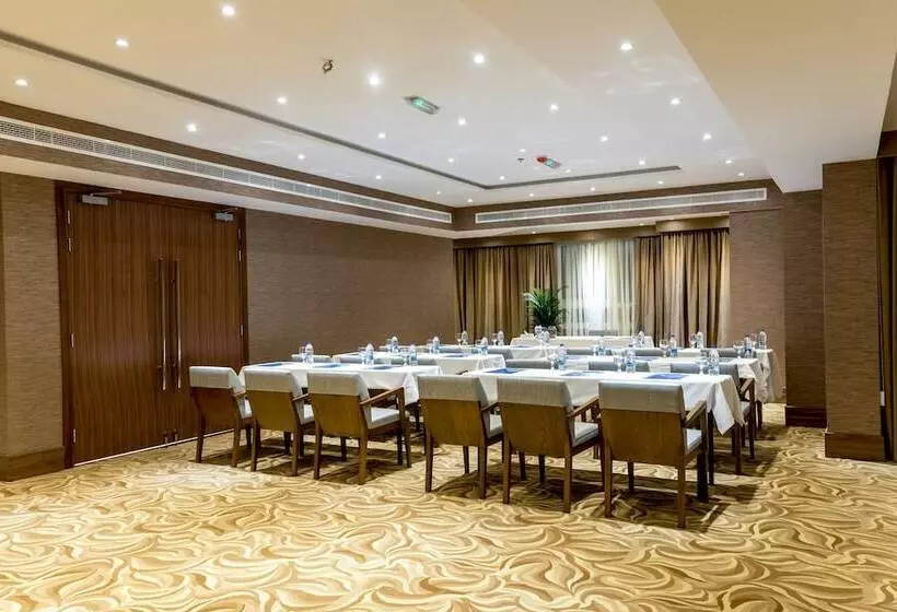 Fotos del hotel Hawthorn Suites By Wyndham Abu Dhabi City Center:  16