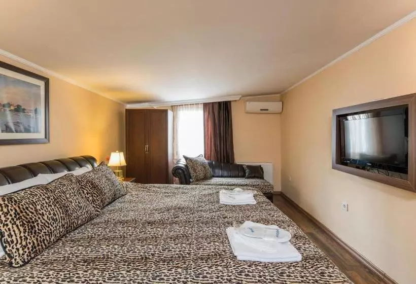 Fotos del hotel Adela:  5